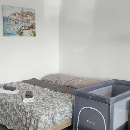 Διαμέρισμα 10 *